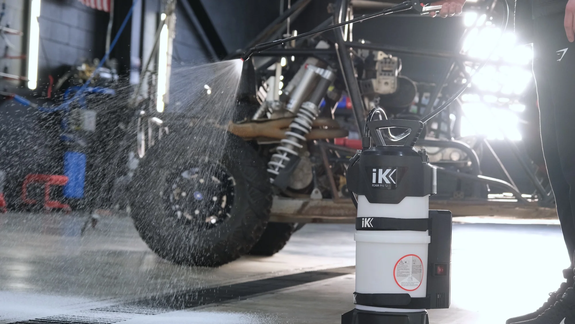 iK E Foam Pro 12 with Battery Powered Air Compressor - Image 8